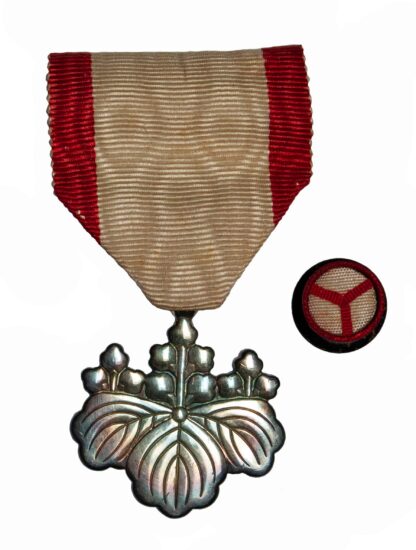 Japan, Order of the Rising Sun 8th Class in WWII era in case of issue