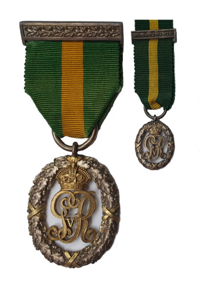 Territorial Decoration, GVR, with top suspender